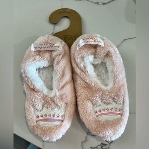 Faceplant Dreams Pink Fuzzy Crown Slippers‎ Size 5/6